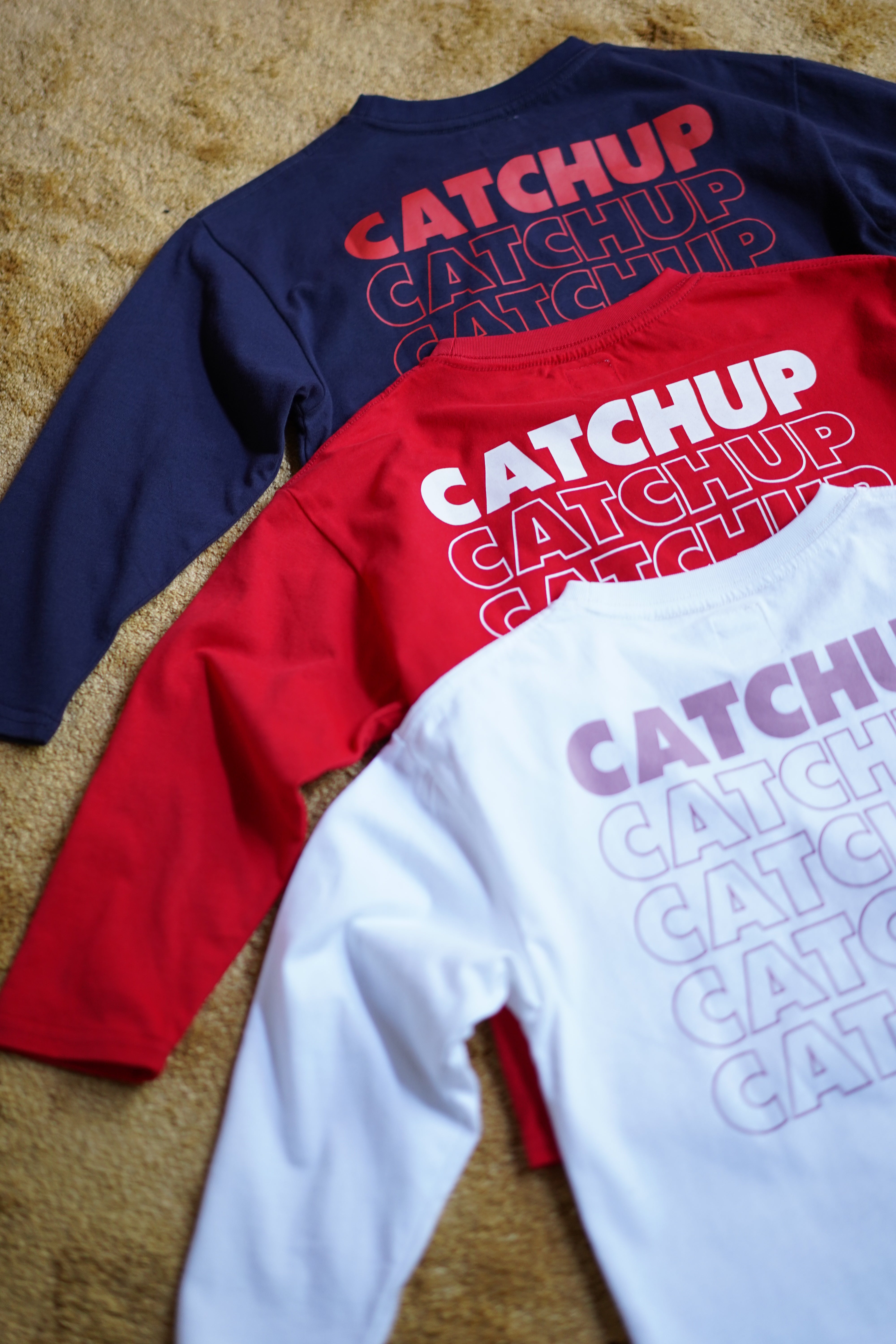 2025AW】“Catchup”バックプリントロングTシャツ